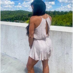 NWT Madida Chic Sleeveless Light-Colored Cream/ Beige Textured Dress Size M.